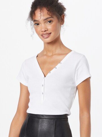 GUESS - Camisa em branco: frente