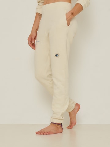 Coupe slim Pantalon 'Tara' ABOUT YOU x Sofia Tsakiridou en blanc