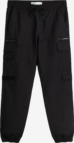 Effilé Pantalon cargo Bershka en noir : devant