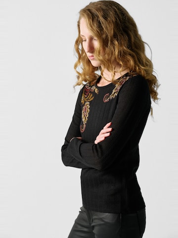 Tricou de la KOROSHI pe negru