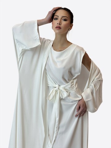 Elara Kleid in Weiß