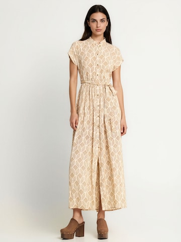 Funky Buddha - Vestidos camiseiros em bege: frente