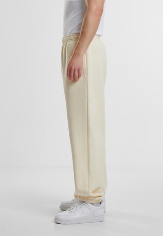 Tapered Pantaloni di Urban Classics in beige
