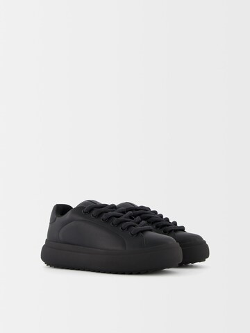 Bershka Sneaker in Schwarz