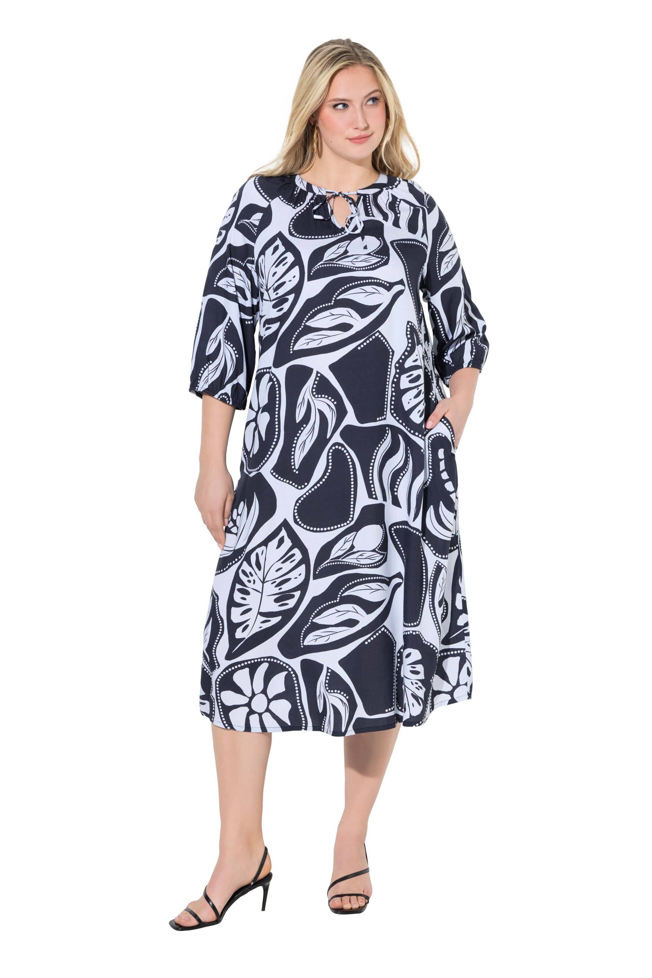 Ulla Popken Jurk in Zwart: voorkant