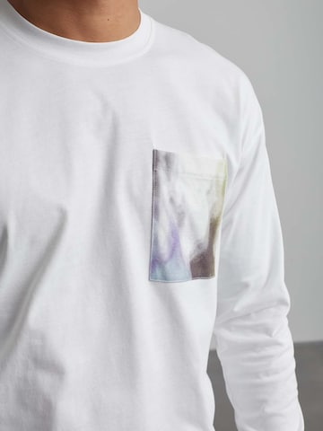 ABOUT YOU x Benny Cristo - Camiseta 'Luan' en blanco