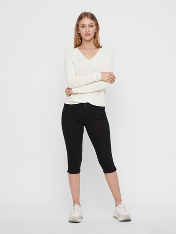 VERO MODA Slimfit Jeans 'Hot Seven' in Schwarz