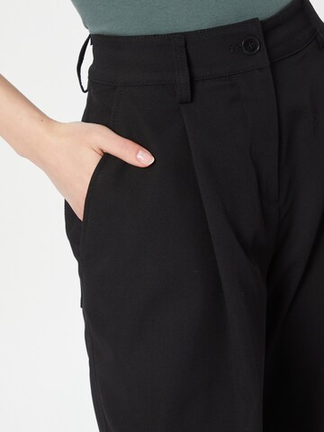 Loosefit Pantaloni con pieghe 'Terra' di WEEKDAY in nero