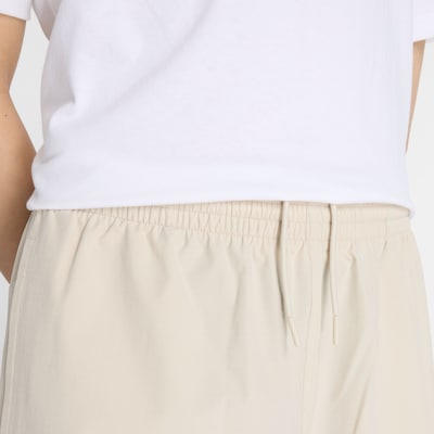 new balance Pantalon cargo en crème, Vue avec produit