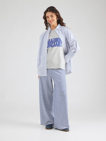 MADS NORGAARD COPENHAGEN T-shirt i grå