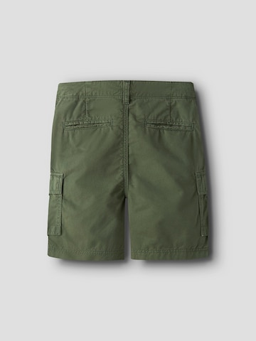 Loosefit Pantaloni 'NKMRyan' di NAME IT in verde