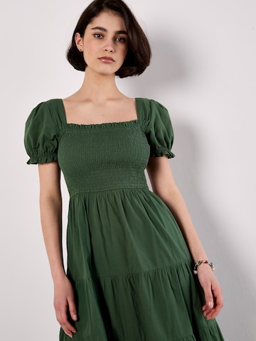 Robe d’été Apricot en vert : devant