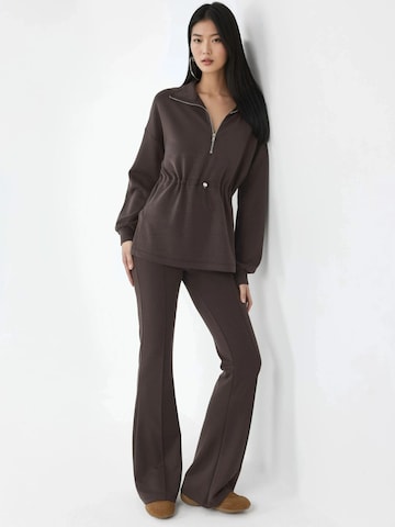 Busem - Sweatshirt em castanho