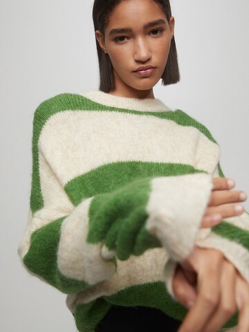 Pull&Bear Sweter w kolorze zielony