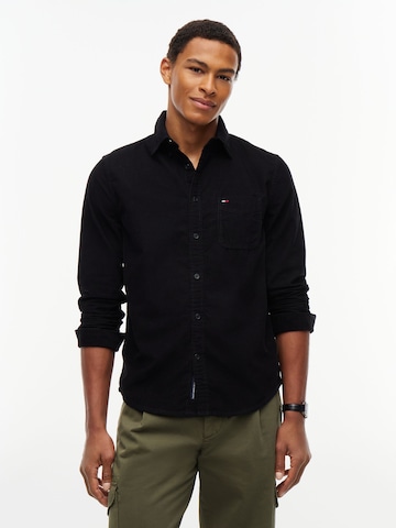 Coupe regular Chemise Tommy Jeans en noir : devant