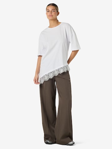 Noisy may Shirt in White