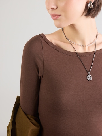 PIECES Μπλουζάκι 'PCPHOEBE' σε καφέ