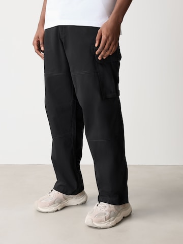 Next - Ropa ancha Pantalón cargo en negro: frente