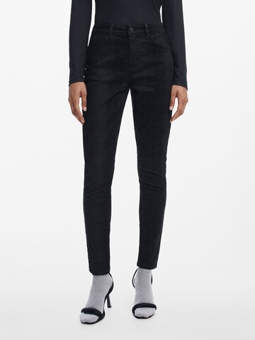 Slimfit Pantaloni de la Desigual pe negru: față