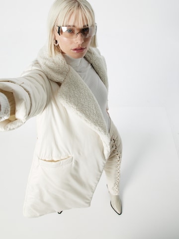 Dorothy Perkins Χειμερινό παλτό σε λευκό