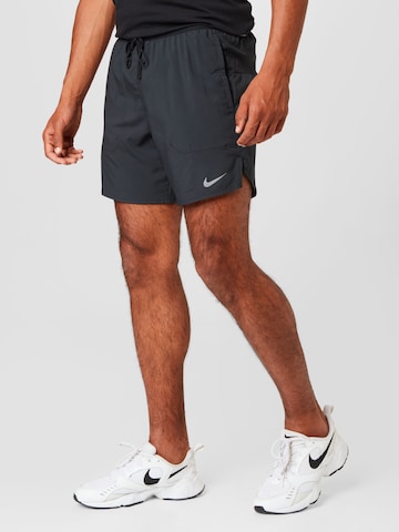 NIKE - Regular Calças de desporto em preto: frente