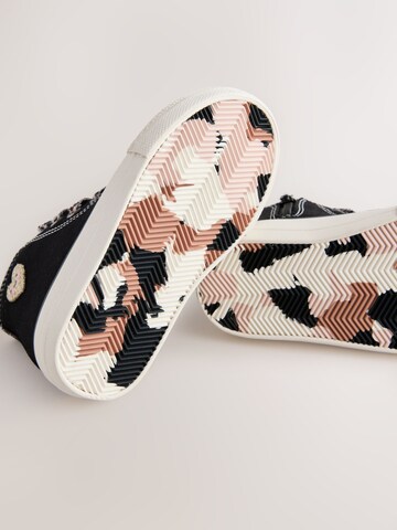 Next Сникърси в черно