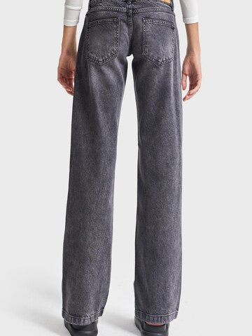 IT'S BASIC Regular Jeans 'Straight Low Rise Jeans' in Grijs