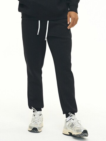 DRILLS Apparel Tapered Broek 'RECREATION Scuba Jogger' in Zwart: voorkant