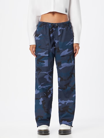 Loosefit Pantaloni cu buzunare de la Nasty Gal pe albastru: față