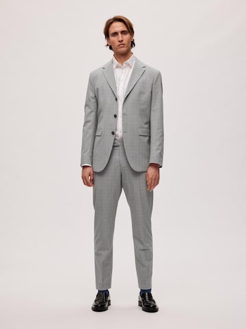 Coupe slim Pantalon à plis 'Ross' SELECTED HOMME en gris