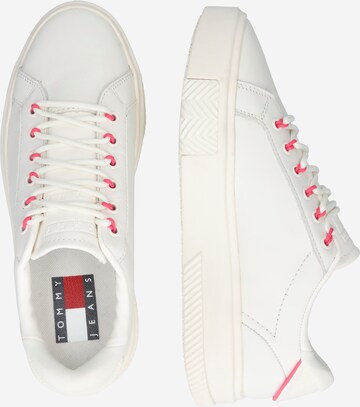 Sneaker low de la Tommy Jeans pe bej