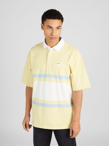 T-Shirt WRANGLER en jaune : devant