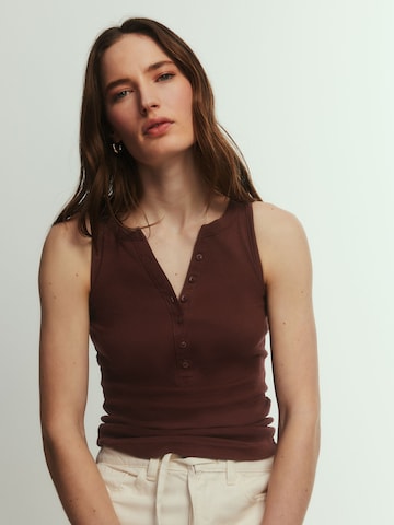 The Set Топ в Бежевый: спереди