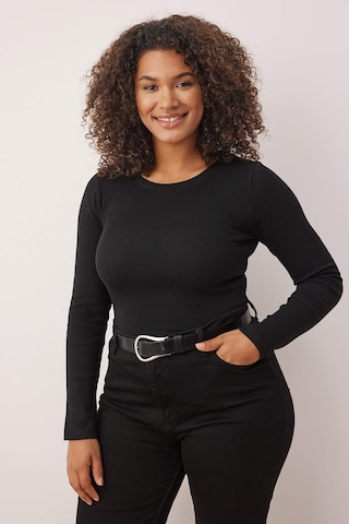 T-shirt Trendyol Curve en noir