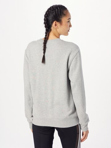 ADIDAS SPORTSWEAR - Sweatshirt de desporto 'Essentials Linear French Terry' em cinzento