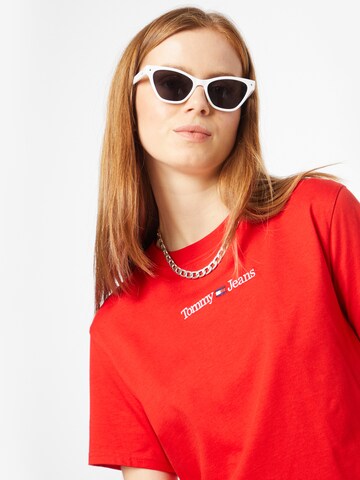 Tommy Jeans Μπλουζάκι 'Serif Linear' σε κόκκινο