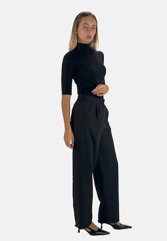Elara Loose fit Pleat-Front Pants in Black