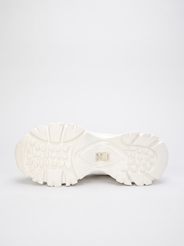 Baskets basses 'Womens Medusa White Shoes' STEVE MADDEN en blanc