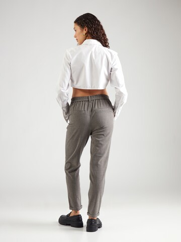 VERO MODA Tapered Παντελόνι τσίνο σε μαύρο