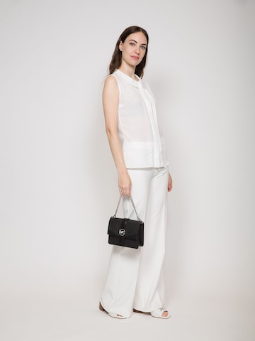 Michael Kors Schoudertas 'Greenwich Small Flap Crossbody Bag' in Zwart