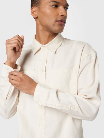 HOLLISTER - Ajuste regular Camisa en beige