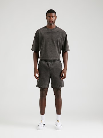 Pacemaker Loosefit Shorts 'Niklas' in Grau: predná strana