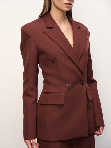 RÆRE by Lorena Rae Blazer 'Rumi' in Braun