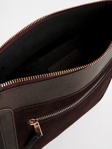 Next Messenger in Brown