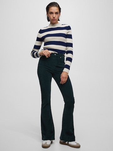 Pull&Bear Flared Jeans in Groen: voorkant