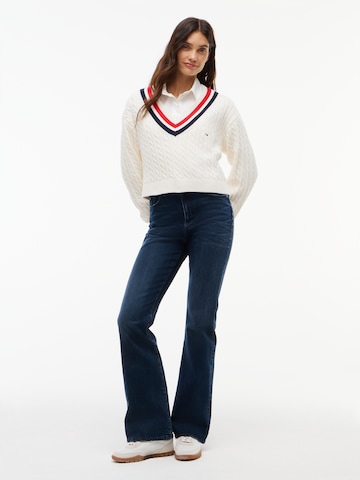 Pull-over Tommy Jeans en blanc