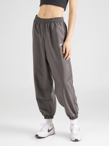 Nike Sportswear Tapered Broek 'TREND' in Grijs: voorkant