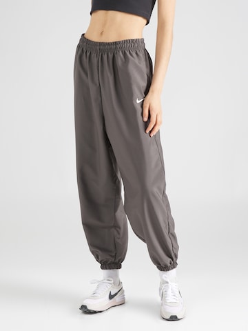 Nike Sportswear Дънки Tapered Leg Панталон 'TREND' в сиво: отпред