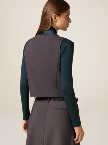 oltre Vest in Grey