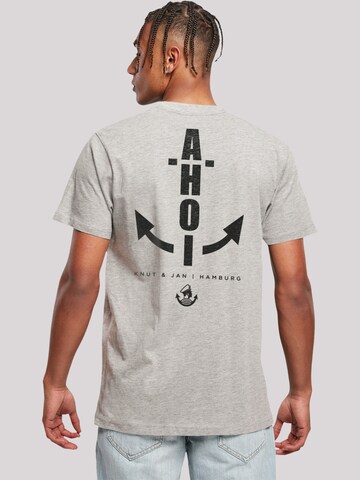 F4NT4STIC T-Shirt 'AHOI Knut & Jan Hamburg' in Grau